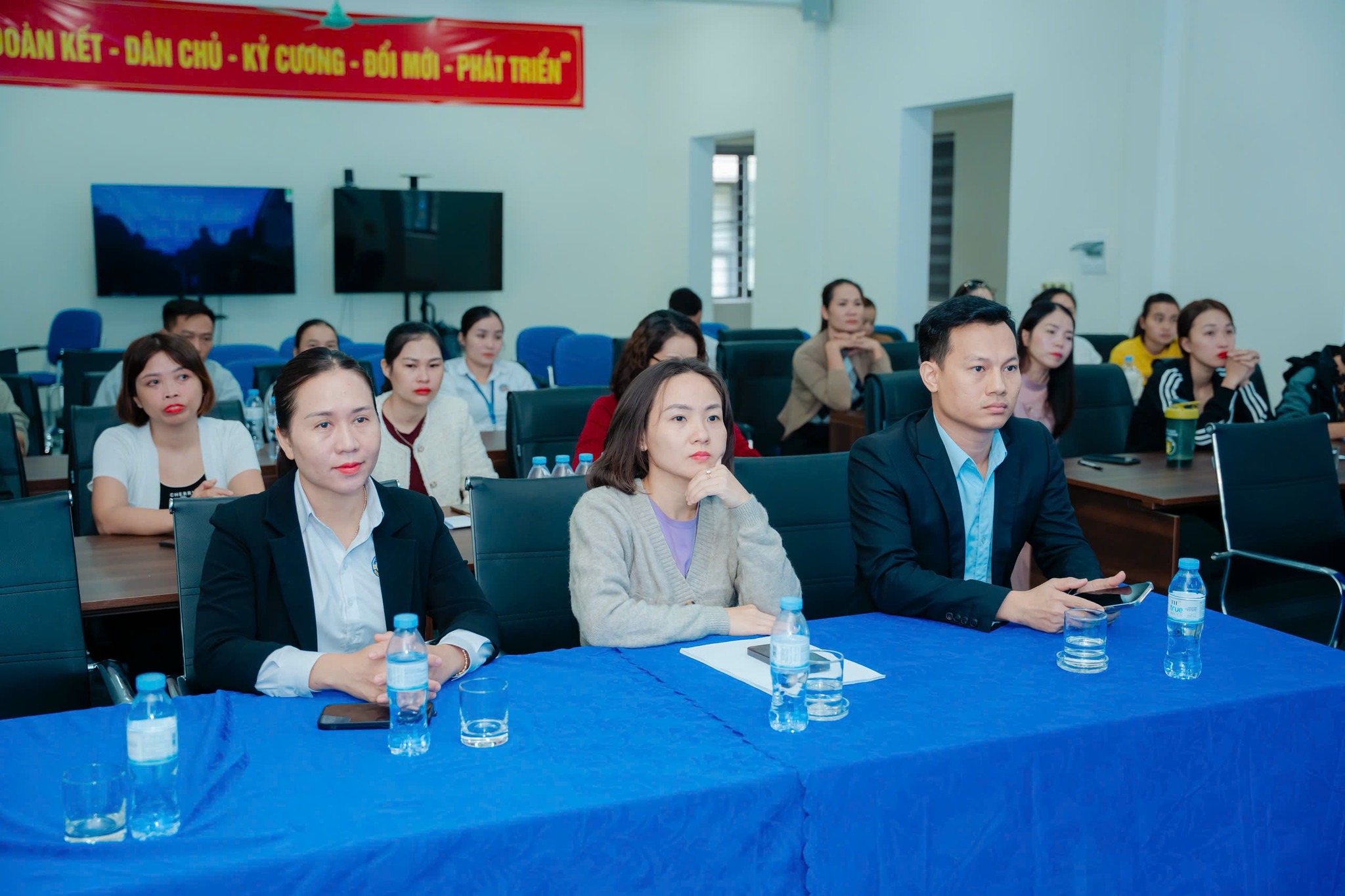 Hoạt động ngoại kh&oacute;a